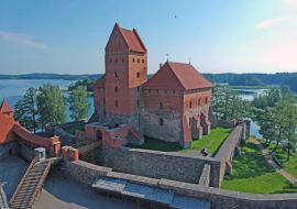 Rudens laiku noslēdzošā diena Traķos... Pilis uz salas un uz pussalas - ieeja bez maksas, kā arī Veprai, kura izvietojusies meteorīta krāterī! 