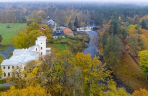 Rudens pasaciņa Keilā: Igaunijas ūdenskritumi, ērģeļu skaņas un pusdienas skotu stilā